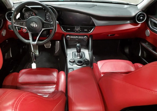 Alfa Romeo Giulia cena 47000 przebieg: 109897, rok produkcji 2018 z Żukowo małe 56